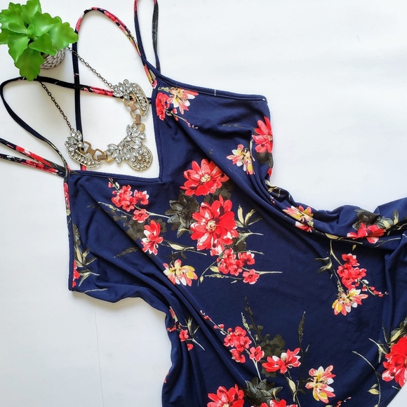 Papermoon Tops - PaperMoon Stitch Fix Strappy Floral Tank Top M